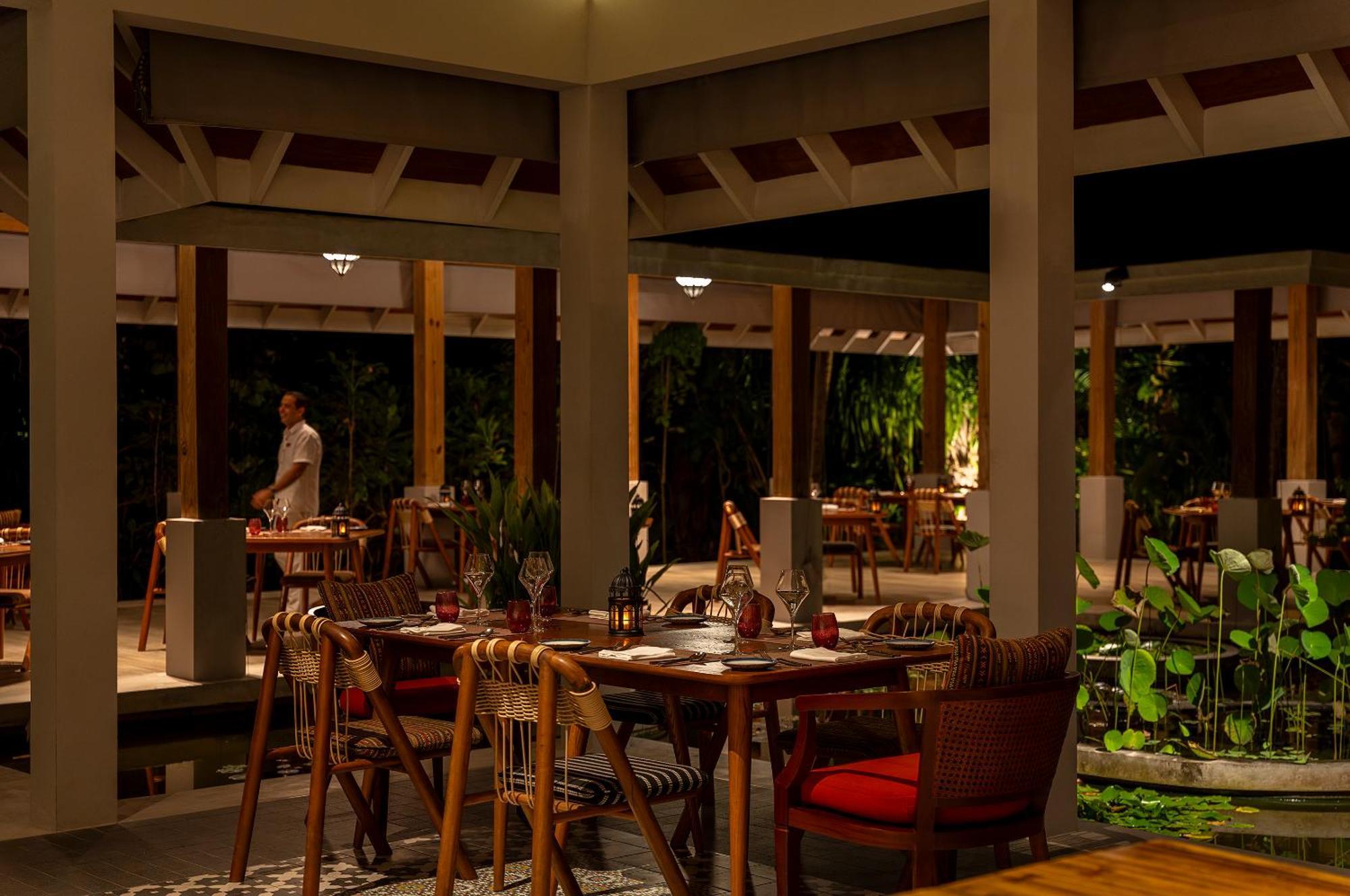 Dhigali Maldives - A Premium All-Inclusive Resort Meedhoo  Bagian luar foto